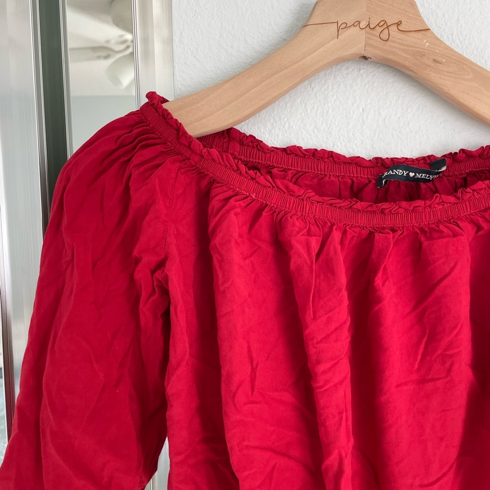 Brandy Melville Off the shoulder shirt!